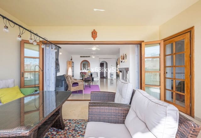 Apartamento de 2 habitaciones en Manilva en venta con piscina garaje - 399.000 € (Ref: 10173900)