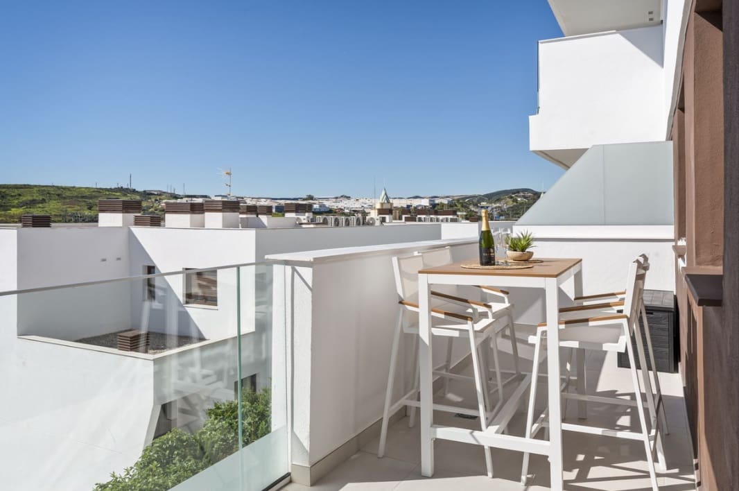 2 bedroom Apartment for sale in Estepona with pool garage - € 450,000 (Ref: 10174495)