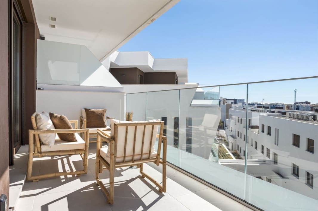 2 bedroom Apartment for sale in Estepona with pool garage - € 450,000 (Ref: 10174495)