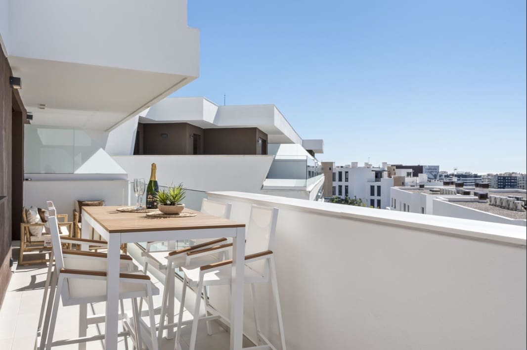2 bedroom Apartment for sale in Estepona with pool garage - € 450,000 (Ref: 10174495)
