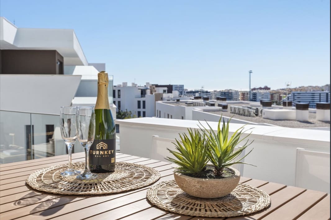 2 bedroom Apartment for sale in Estepona with pool garage - € 450,000 (Ref: 10174495)