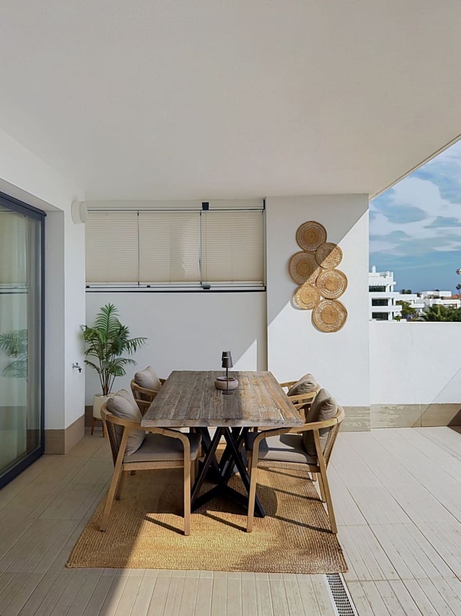 3 bedroom Apartment for sale in Estepona with garage - € 495,000 (Ref: 10174497)