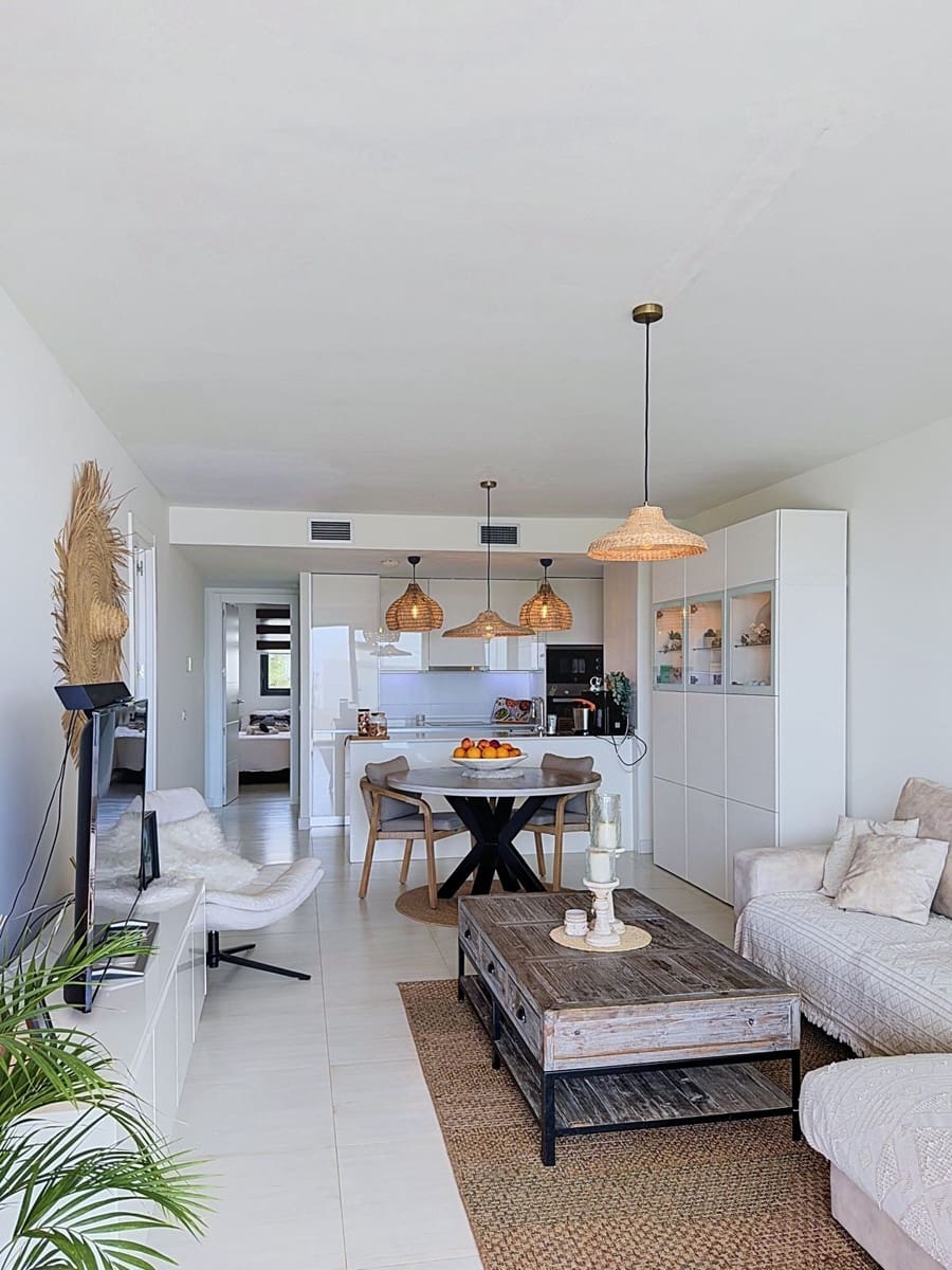 3 bedroom Apartment for sale in Estepona with garage - € 495,000 (Ref: 10174497)