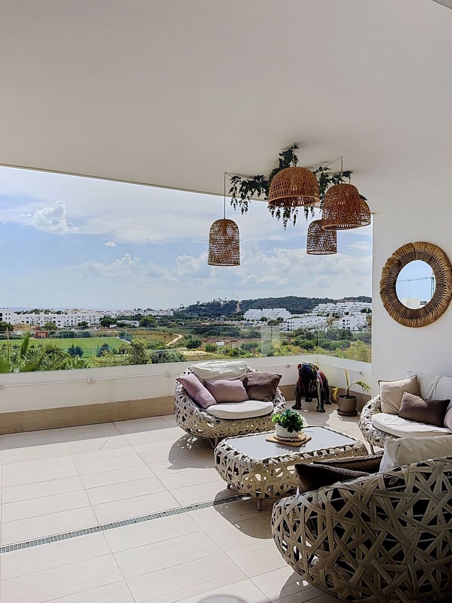 3 bedroom Apartment for sale in Estepona with garage - € 495,000 (Ref: 10174497)