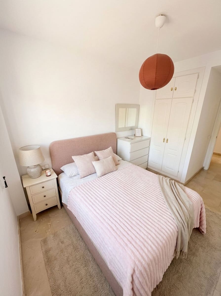 2 sovrum Lägenhet till salu i La Duquesa / Puerto de la Duquesa med pool garage - 295 000 € (Ref: 10174501)