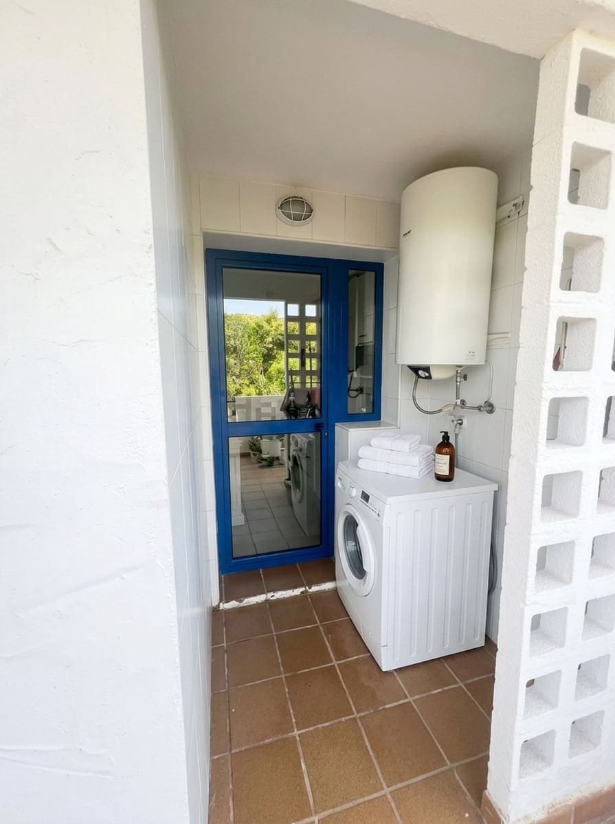 2 sovrum Lägenhet till salu i La Duquesa / Puerto de la Duquesa med pool garage - 295 000 € (Ref: 10174501)