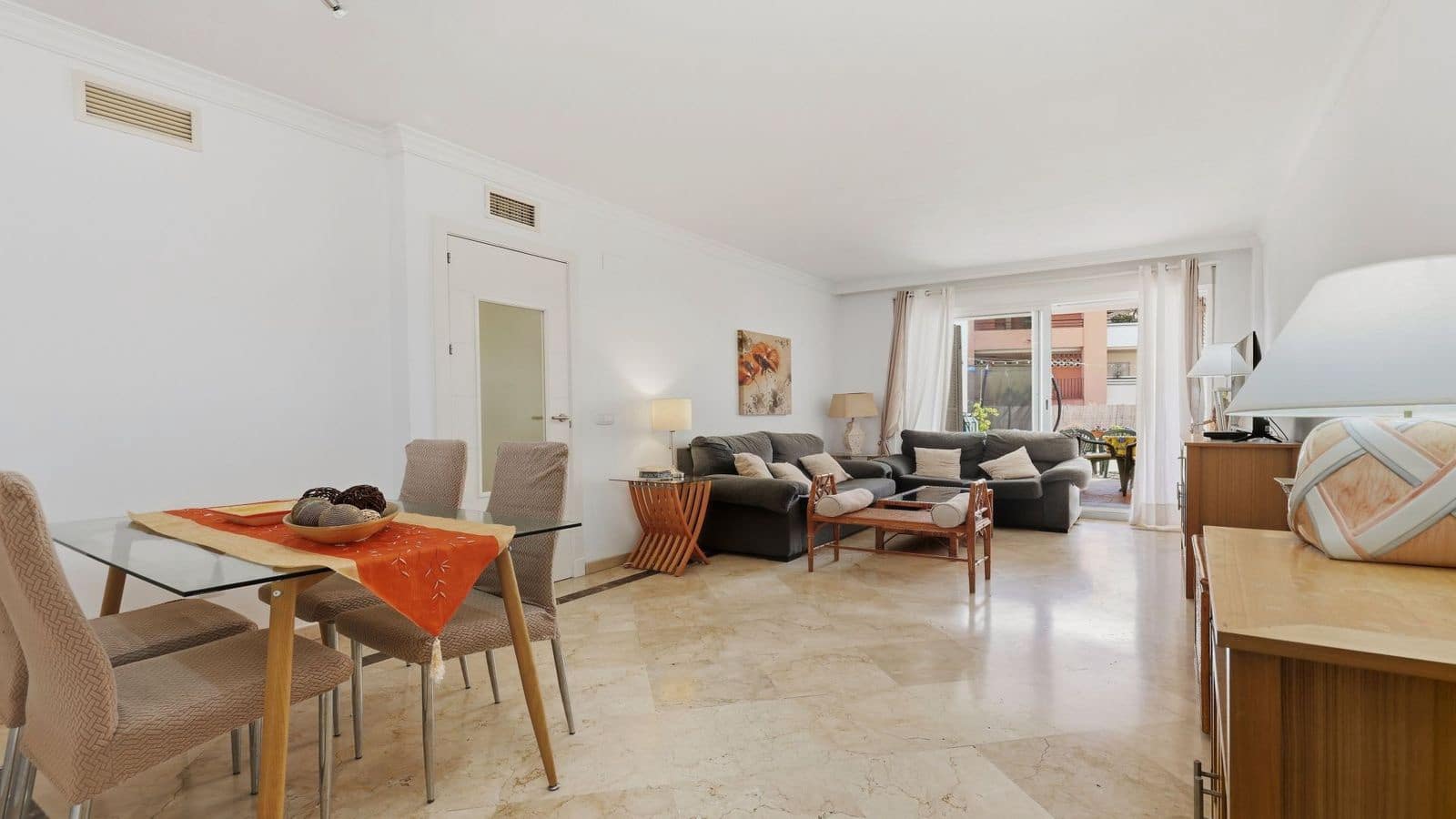 2 bedroom Apartment for sale in La Duquesa / Puerto de la Duquesa with pool garage - € 315,000 (Ref: 10174506)