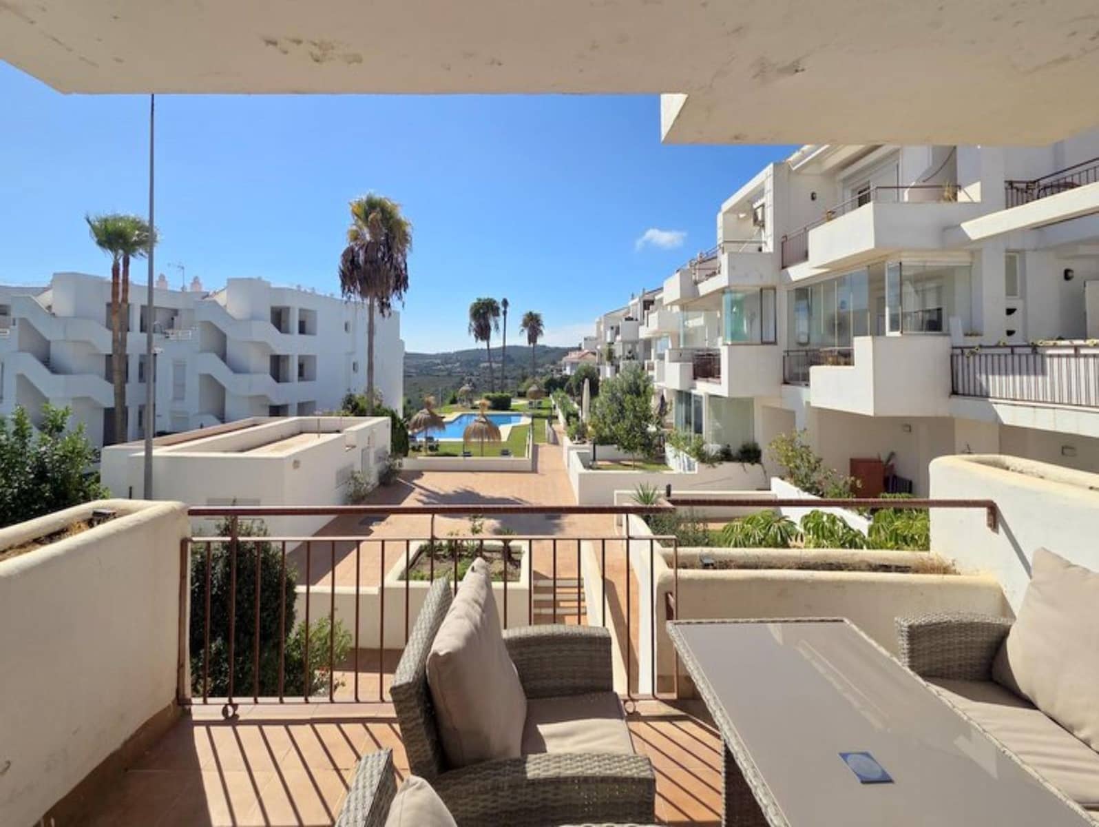 2 bedroom Penthouse for sale in La Duquesa / Puerto de la Duquesa with pool - € 280,000 (Ref: 10174509)