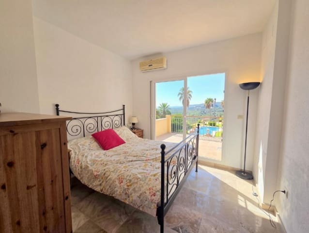 2 bedroom Penthouse for sale in La Duquesa / Puerto de la Duquesa, Manilva with pool - € 280,000 (Ref: 10174509)