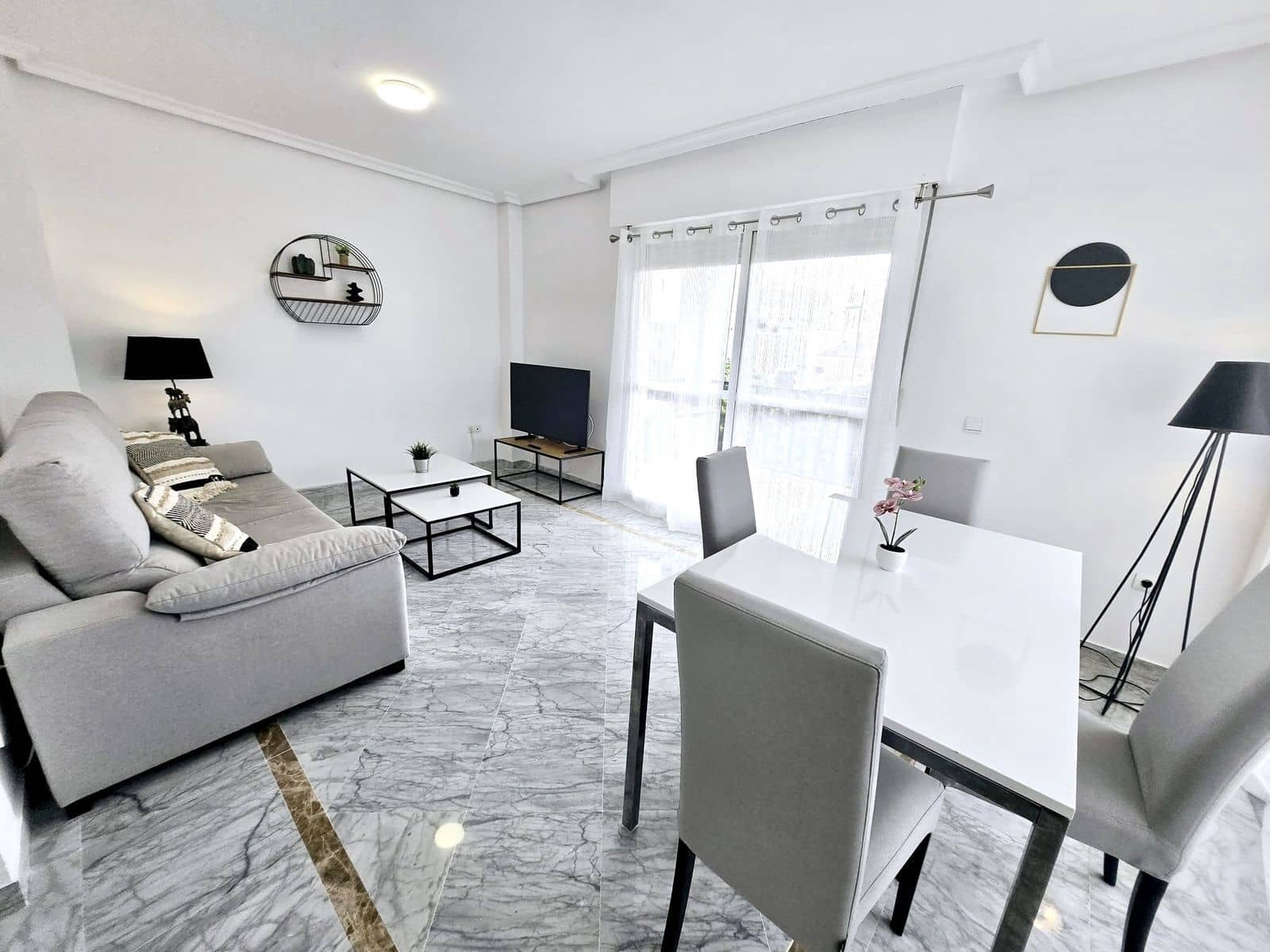 2 soveværelse Lejlighed til salg i Nueva Andalucia med swimmingpool garage - € 390.000 (Ref: 10174539)