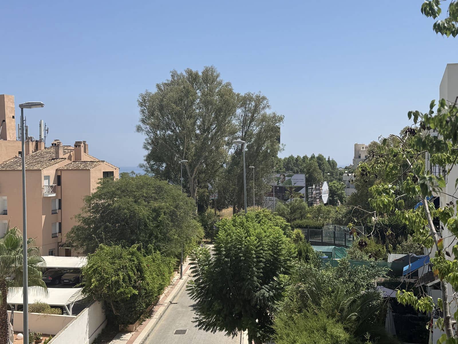 2 soveværelse Lejlighed til salg i Nueva Andalucia med swimmingpool garage - € 390.000 (Ref: 10174539)