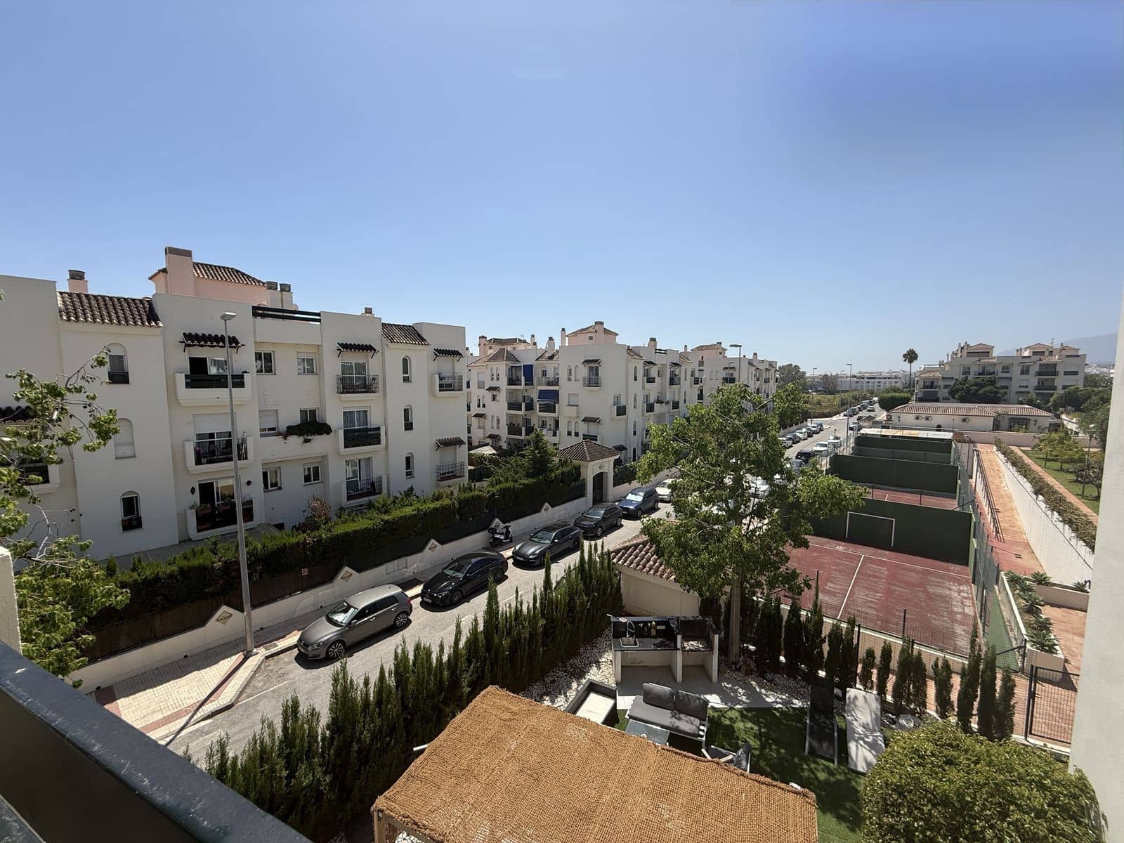 2 soveværelse Lejlighed til salg i Nueva Andalucia med swimmingpool garage - € 390.000 (Ref: 10174539)