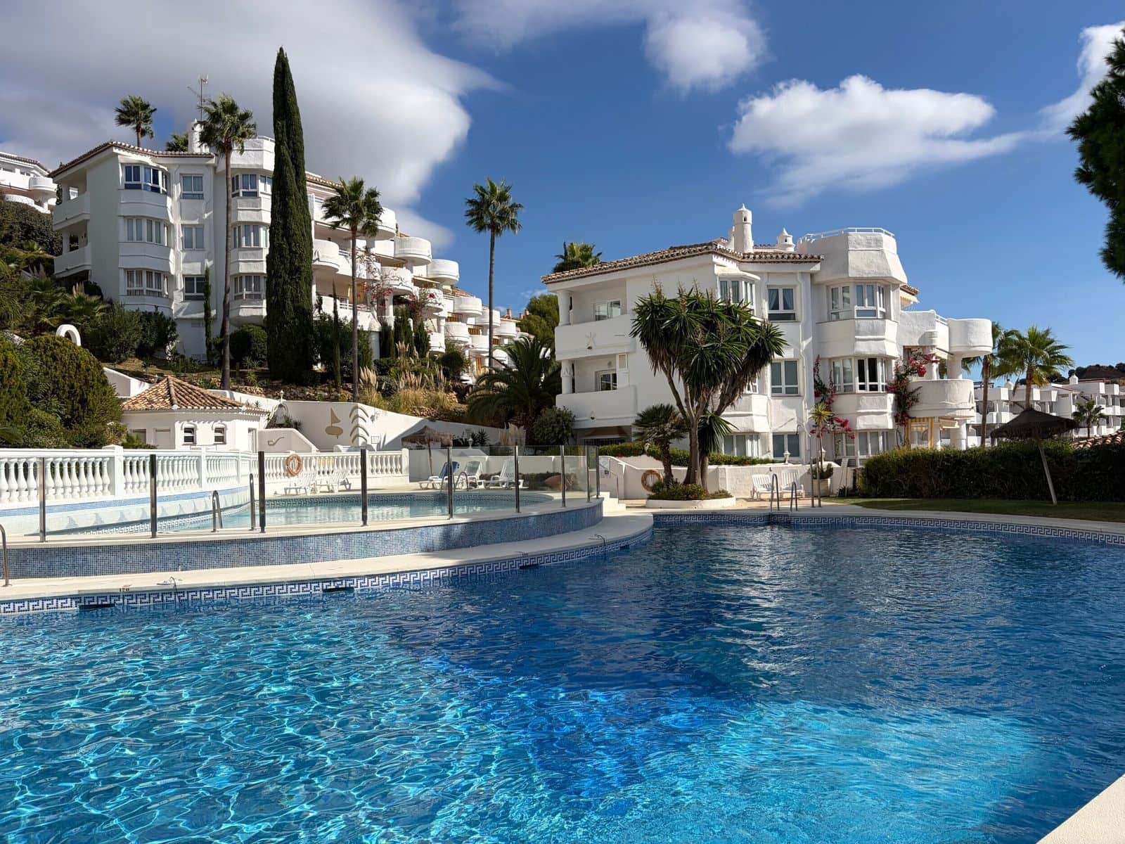 Apartamento de 2 habitaciones en Calahonda en venta con piscina - 285.000 € (Ref: 10174544)