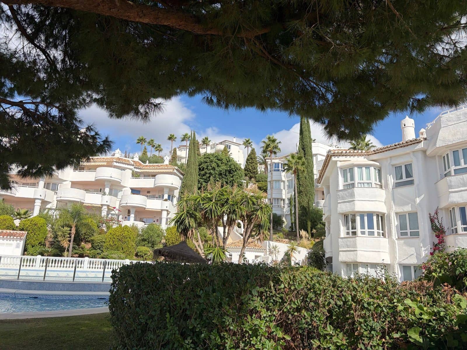 Apartamento de 2 habitaciones en Calahonda en venta con piscina - 285.000 € (Ref: 10174544)