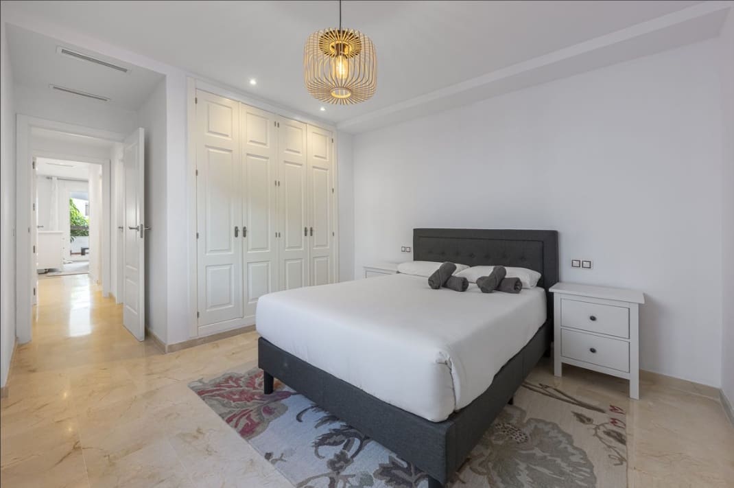 2 bedroom Apartment for rent in Nueva Andalucia with pool - € 2,500 (Ref: 10174745)