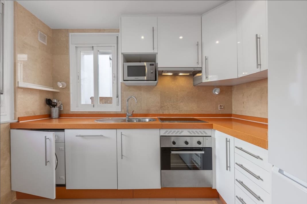 2 bedroom Apartment for rent in Nueva Andalucia with pool - € 2,500 (Ref: 10174745)