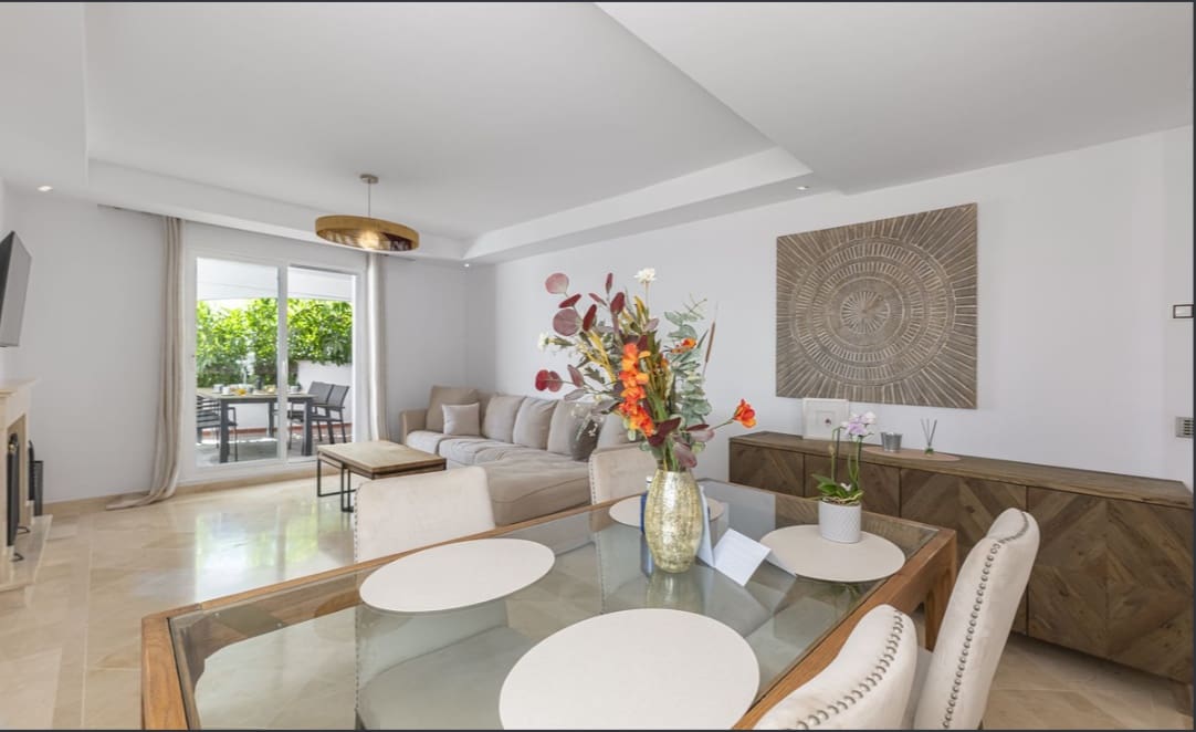 2 bedroom Apartment for rent in Nueva Andalucia with pool - € 2,500 (Ref: 10174745)