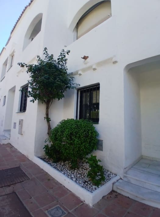 3 Zimmer Haus zu vermieten in Estepona mit Pool - 2.500 € (Ref: 10179421)