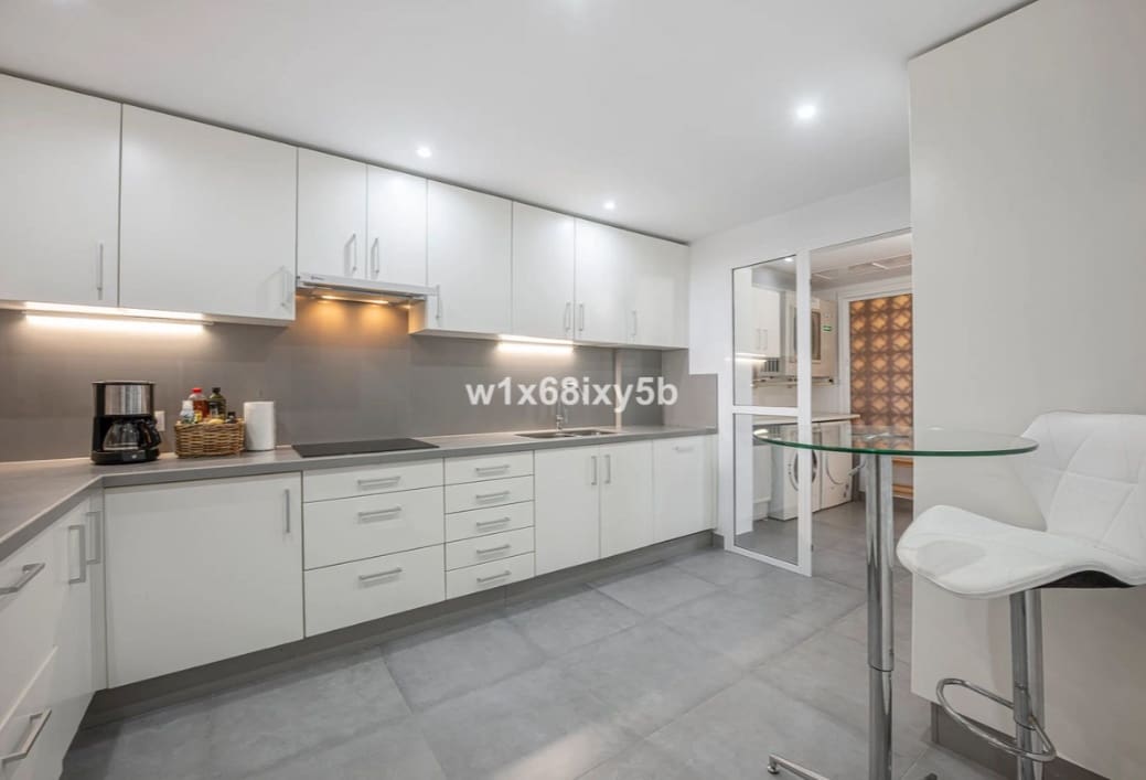 Apartamento de 2 habitaciones en Manilva en venta con piscina garaje - 399.000 € (Ref: 10180499)