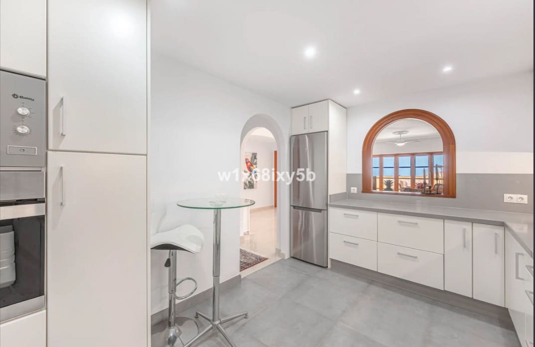 Apartamento de 2 habitaciones en Manilva en venta con piscina garaje - 399.000 € (Ref: 10180499)