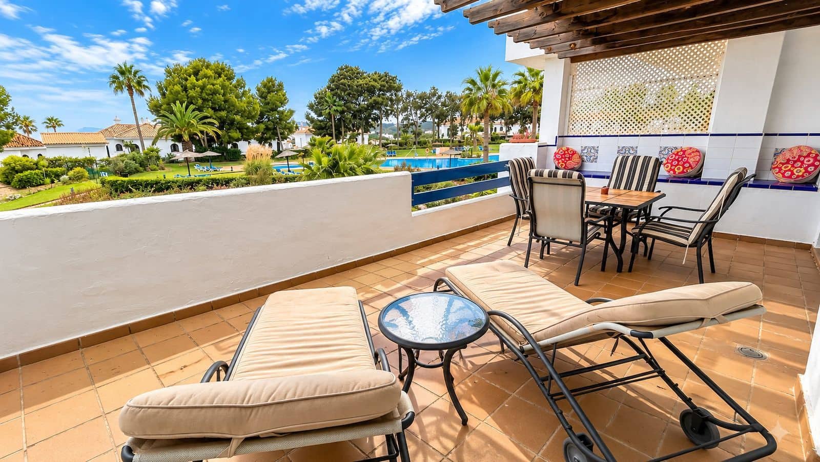 2 slaapkamer Appartement te koop in La Duquesa / Puerto de la Duquesa met zwembad garage - € 299.950 (Ref: 10180507)