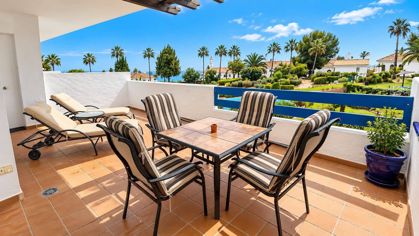 2 slaapkamer Appartement te koop in La Duquesa / Puerto de la Duquesa met zwembad garage - € 299.950 (Ref: 10180507)