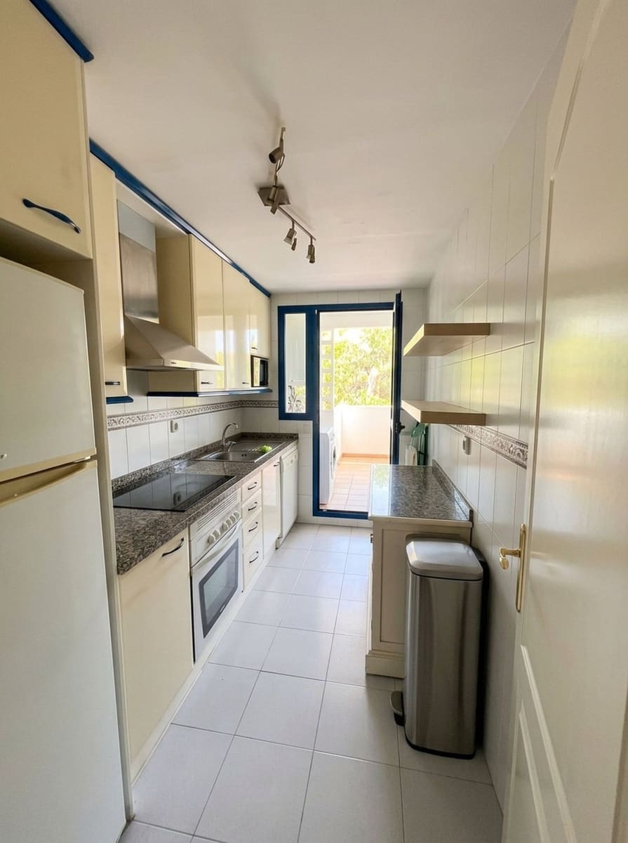 2 bedroom Apartment for sale in La Duquesa / Puerto de la Duquesa with pool garage - € 295,000 (Ref: 10180519)