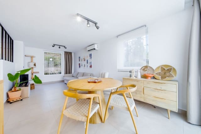 2 sypialnia Dom na sprzedaż w El Chaparral, Miasto Málaga z basenem garażem - 367 000 € (Ref: 10180523)