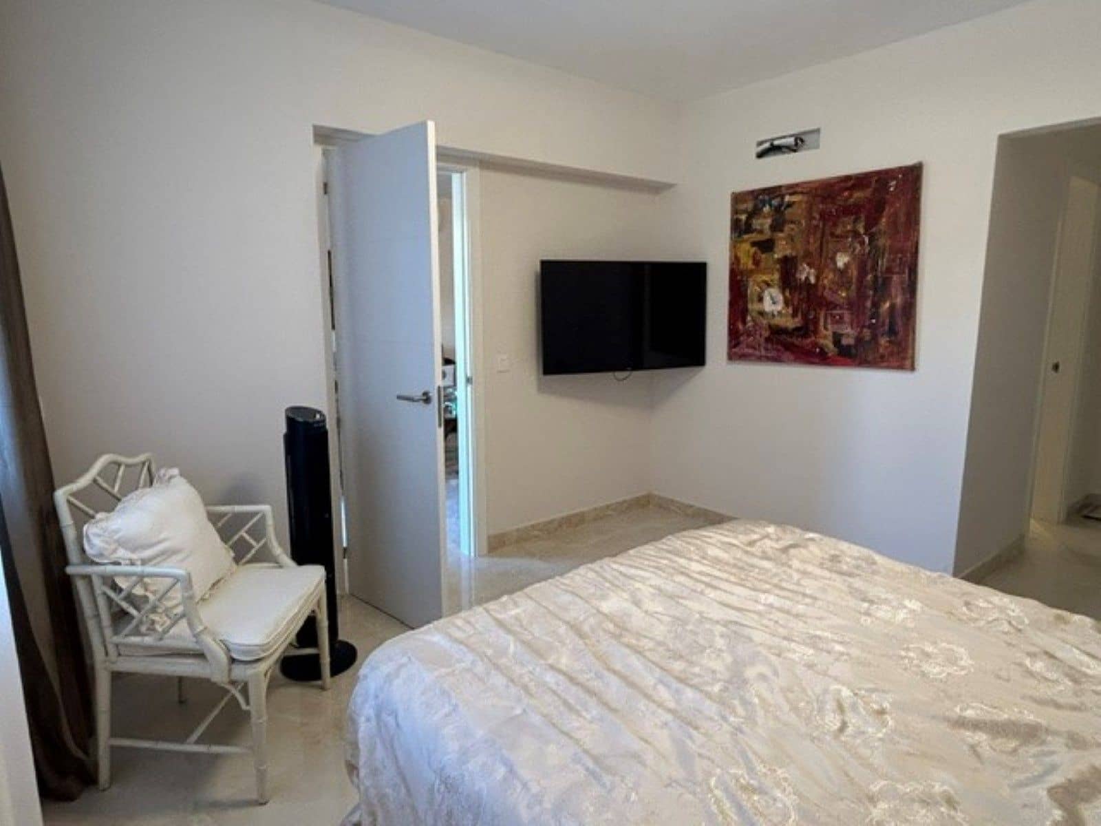 Apartamento de 2 habitaciones en Atalaya-Isdabe en venta con piscina garaje - 350.000 € (Ref: 10180542)