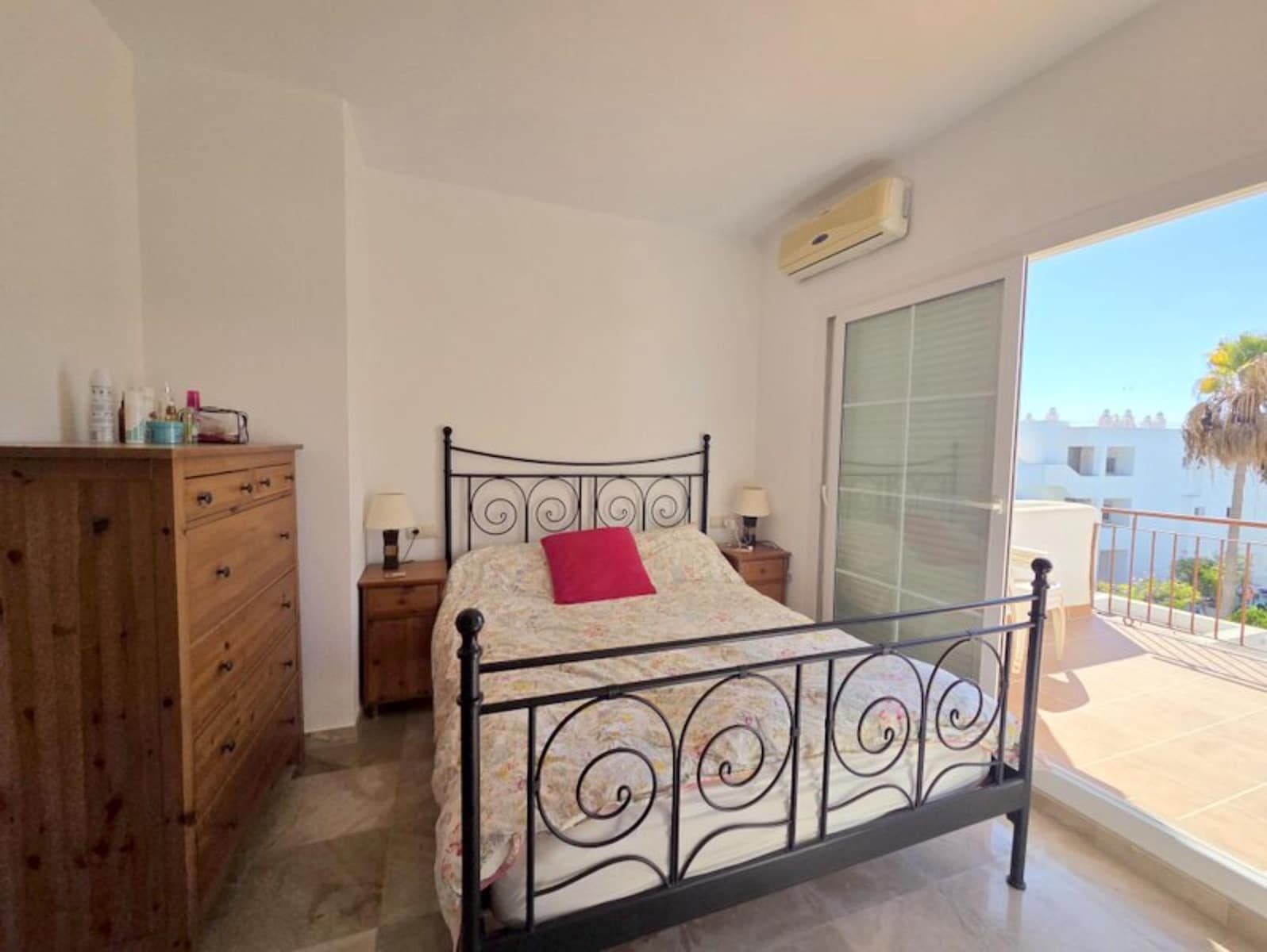 Ático de 2 habitaciones en La Duquesa / Puerto de la Duquesa en venta con piscina - 280.000 € (Ref: 10180550)