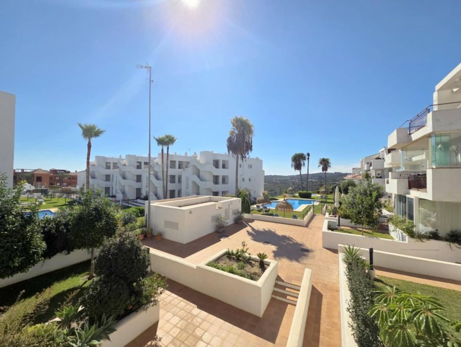 Ático de 2 habitaciones en La Duquesa / Puerto de la Duquesa en venta con piscina - 280.000 € (Ref: 10180550)