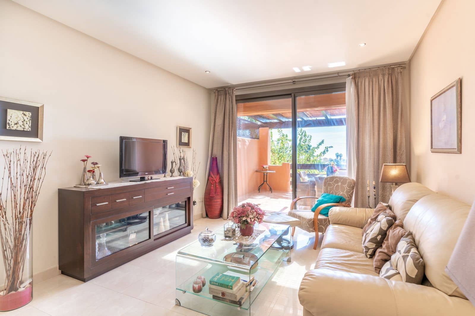 2 soverom Leilighet til salgs i New Golden Mile med svømmebasseng garasje - € 420 000 (Ref: 10180554)