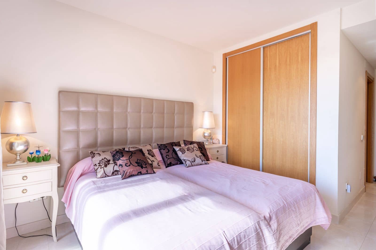 2 soverom Leilighet til salgs i New Golden Mile med svømmebasseng garasje - € 420 000 (Ref: 10180554)