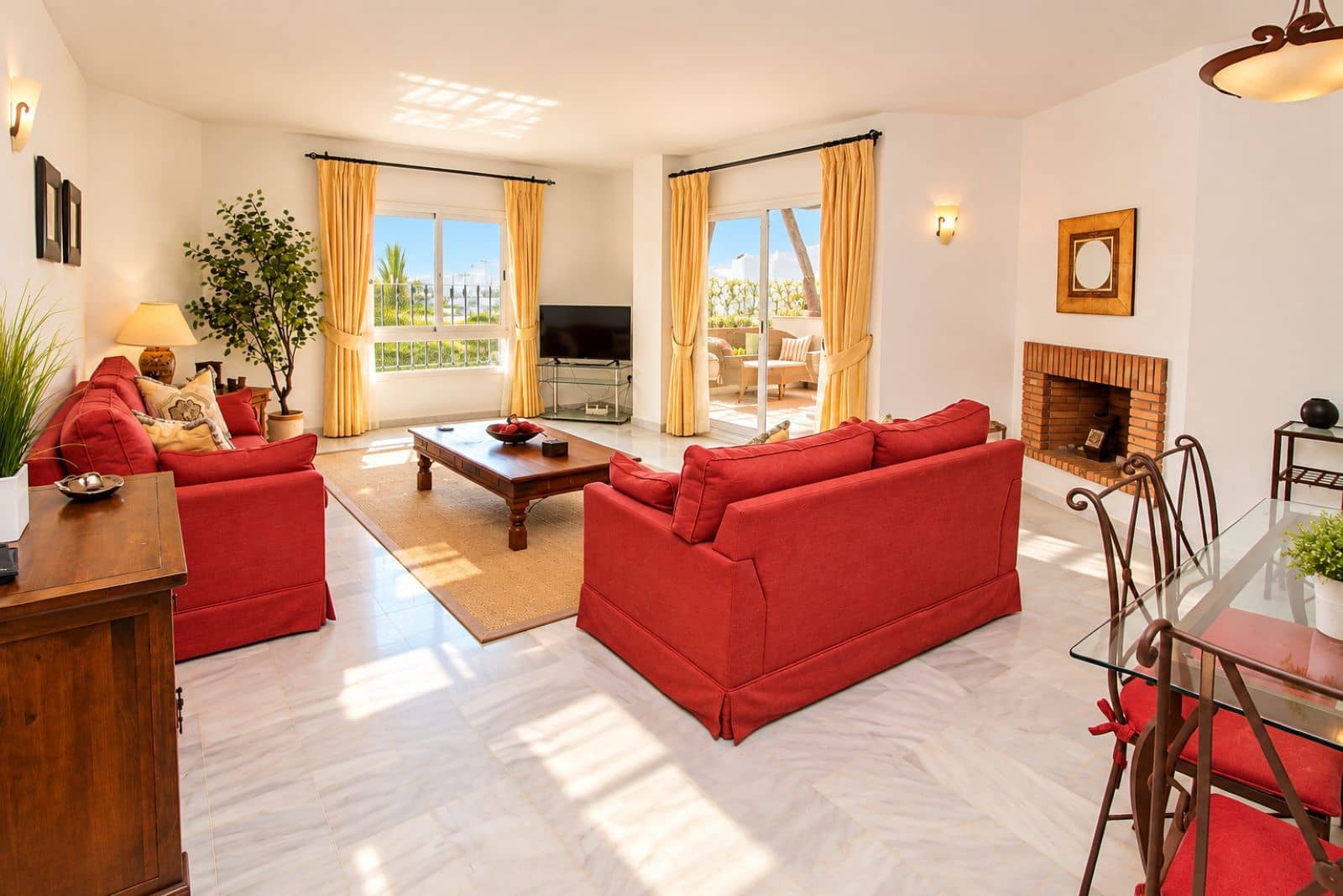 2 slaapkamer Appartement te koop in Nueva Andalucia met zwembad garage - € 460.000 (Ref: 10180556)