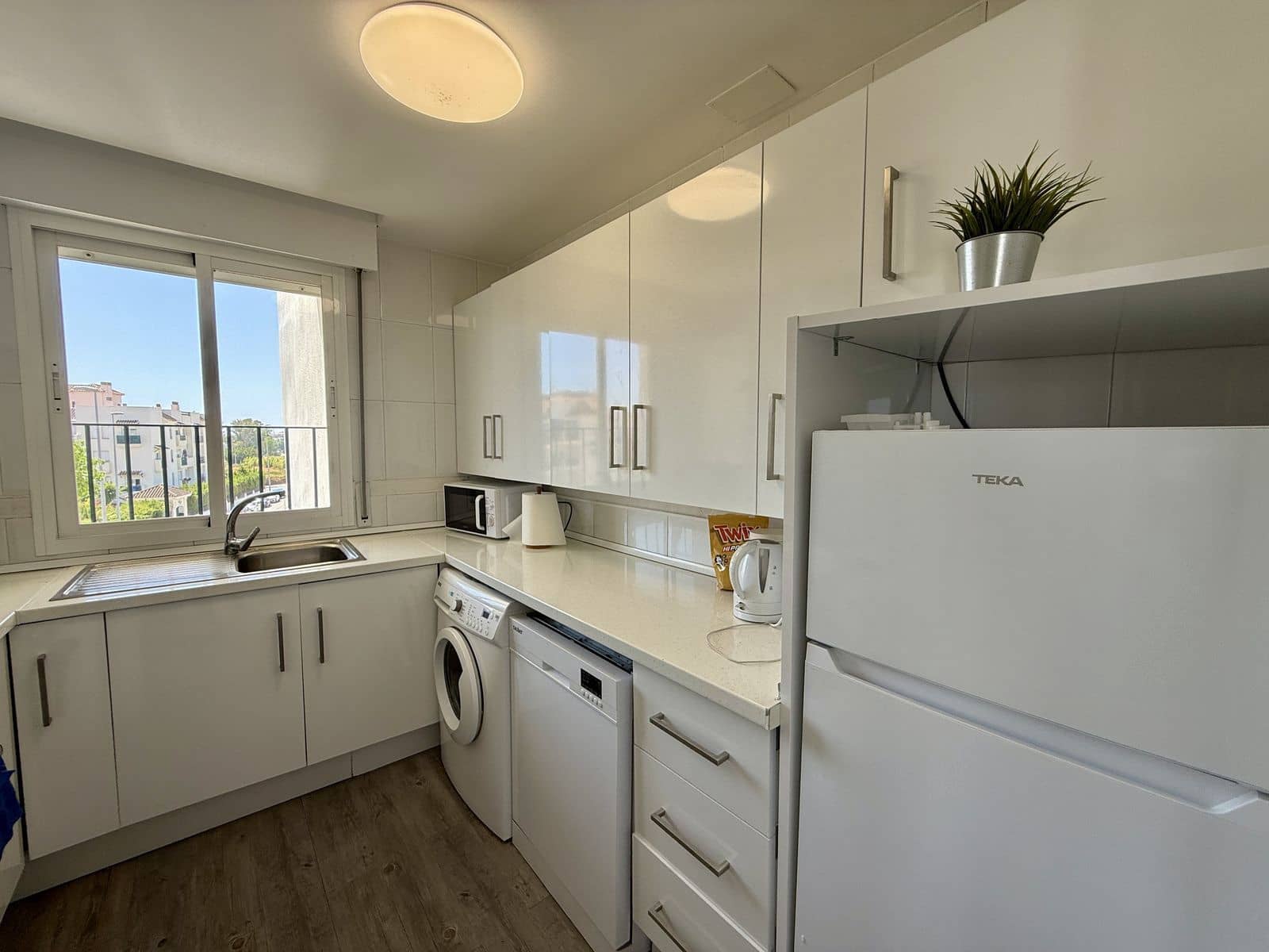 Apartamento de 2 habitaciones en Nueva Andalucia en venta con piscina garaje - 390.000 € (Ref: 10180558)
