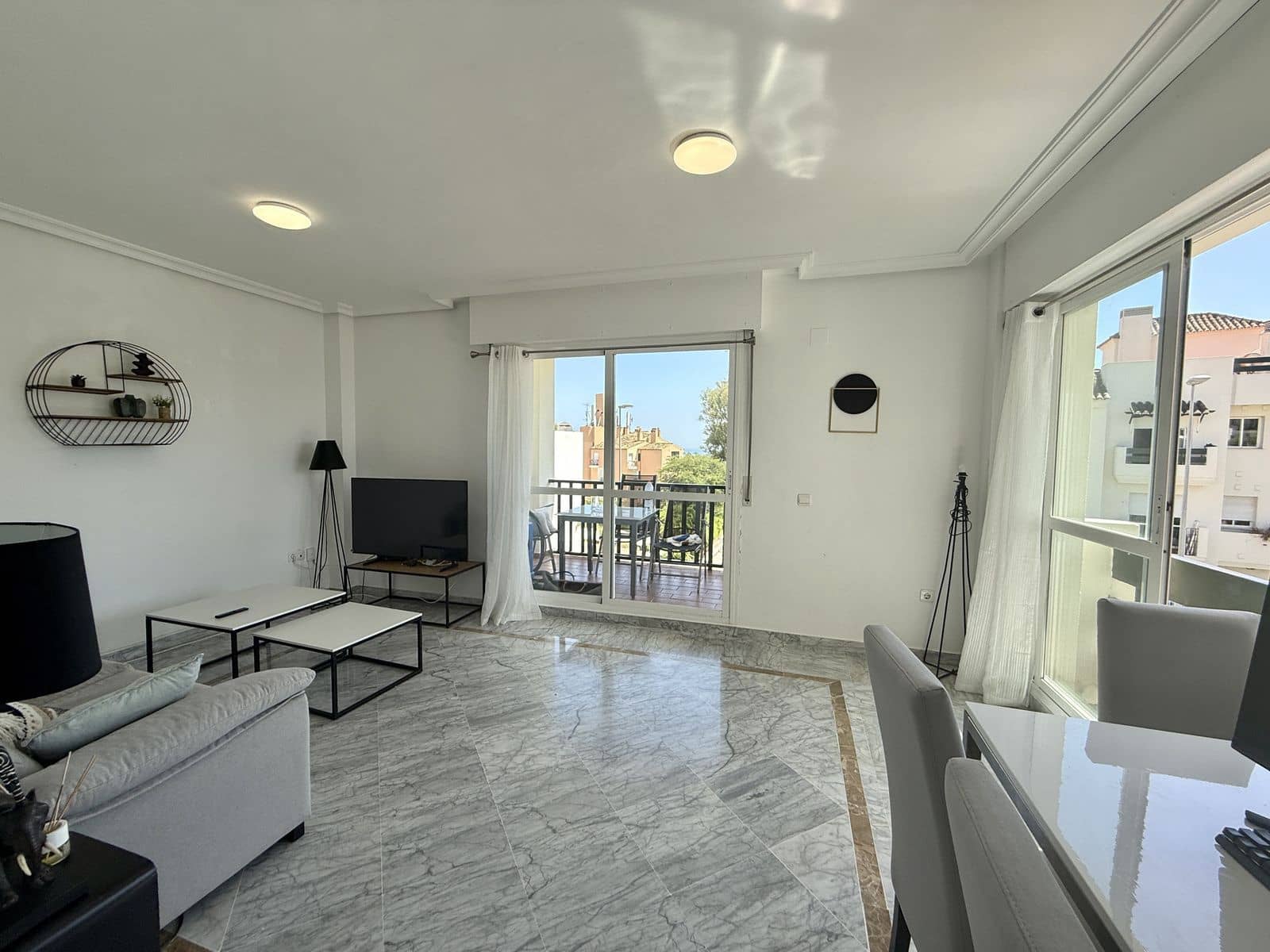 Apartamento de 2 habitaciones en Nueva Andalucia en venta con piscina garaje - 390.000 € (Ref: 10180558)