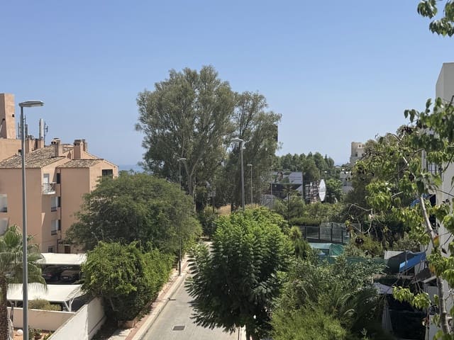 Apartamento de 2 habitaciones en Nueva Andalucía Centro, Marbella en venta con piscina garaje - 390.000 € (Ref: 10180558)