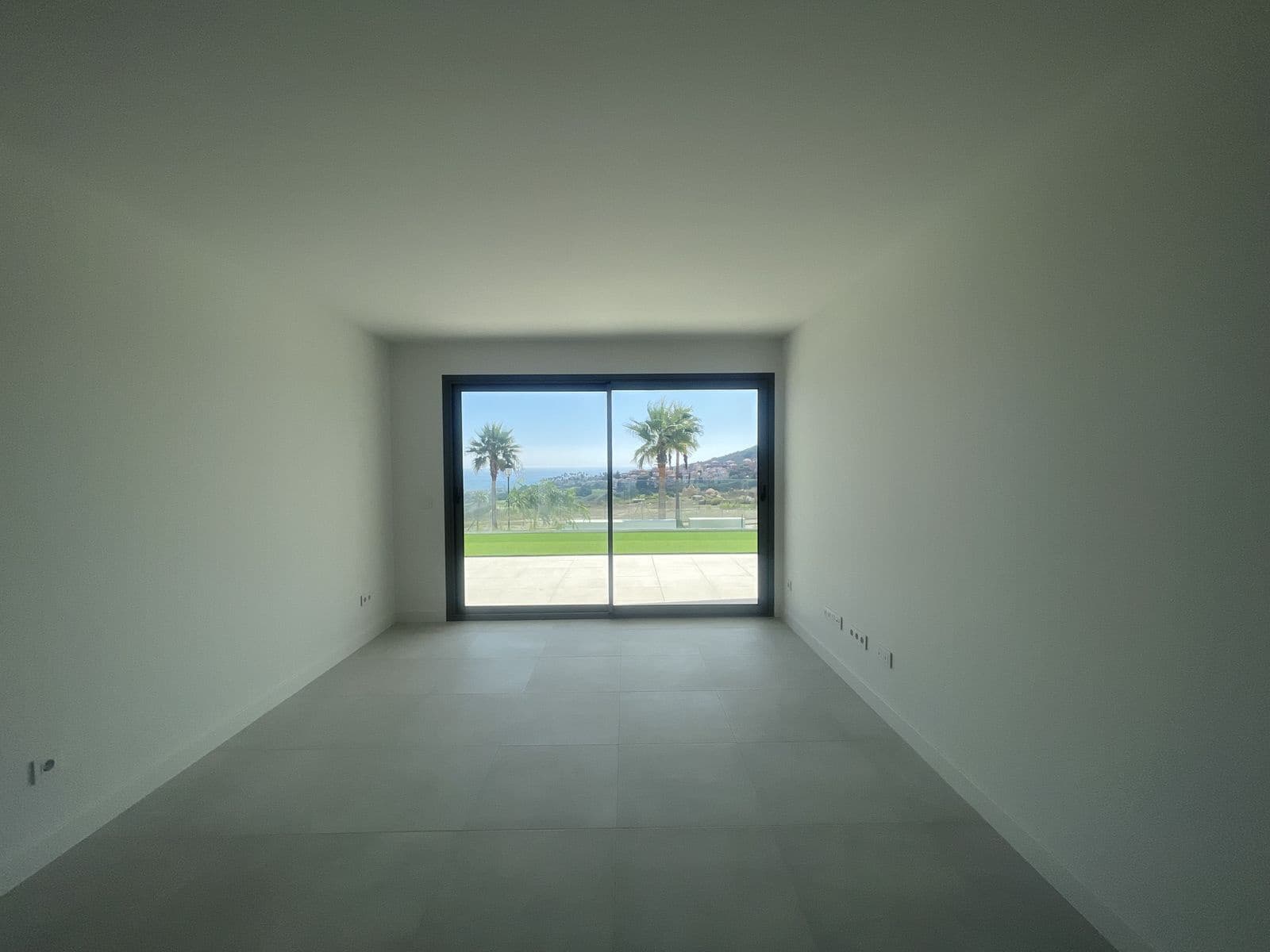 Apartamento de 2 habitaciones en Manilva en venta con piscina garaje - 479.000 € (Ref: 10180561)