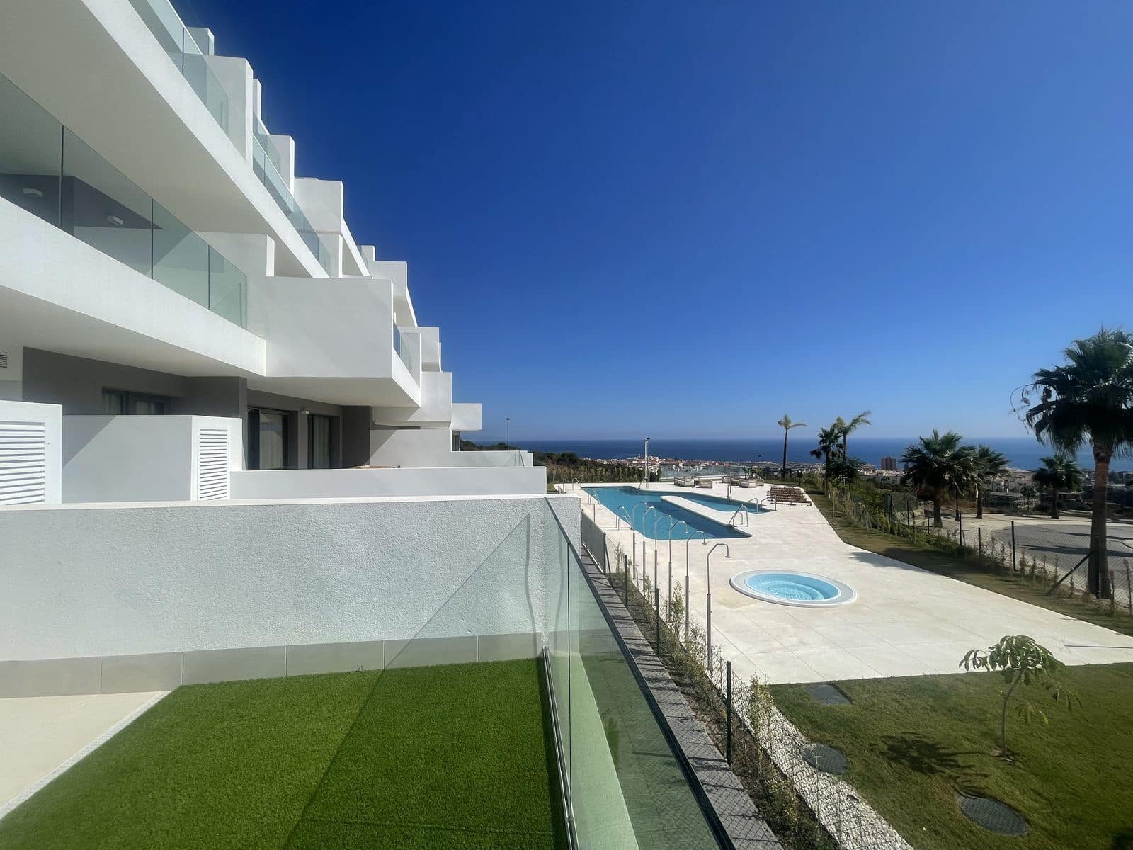Apartamento de 2 habitaciones en Manilva en venta con piscina garaje - 479.000 € (Ref: 10180561)