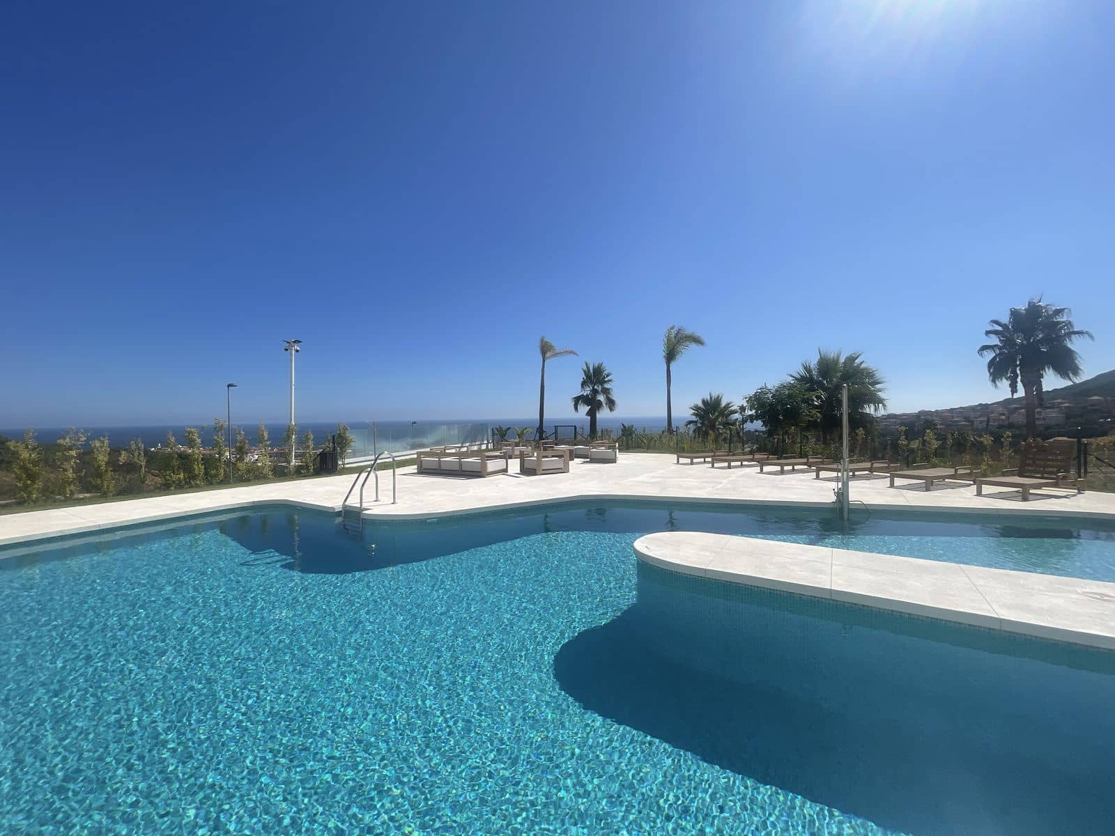 Apartamento de 2 habitaciones en Manilva en venta con piscina garaje - 479.000 € (Ref: 10180561)