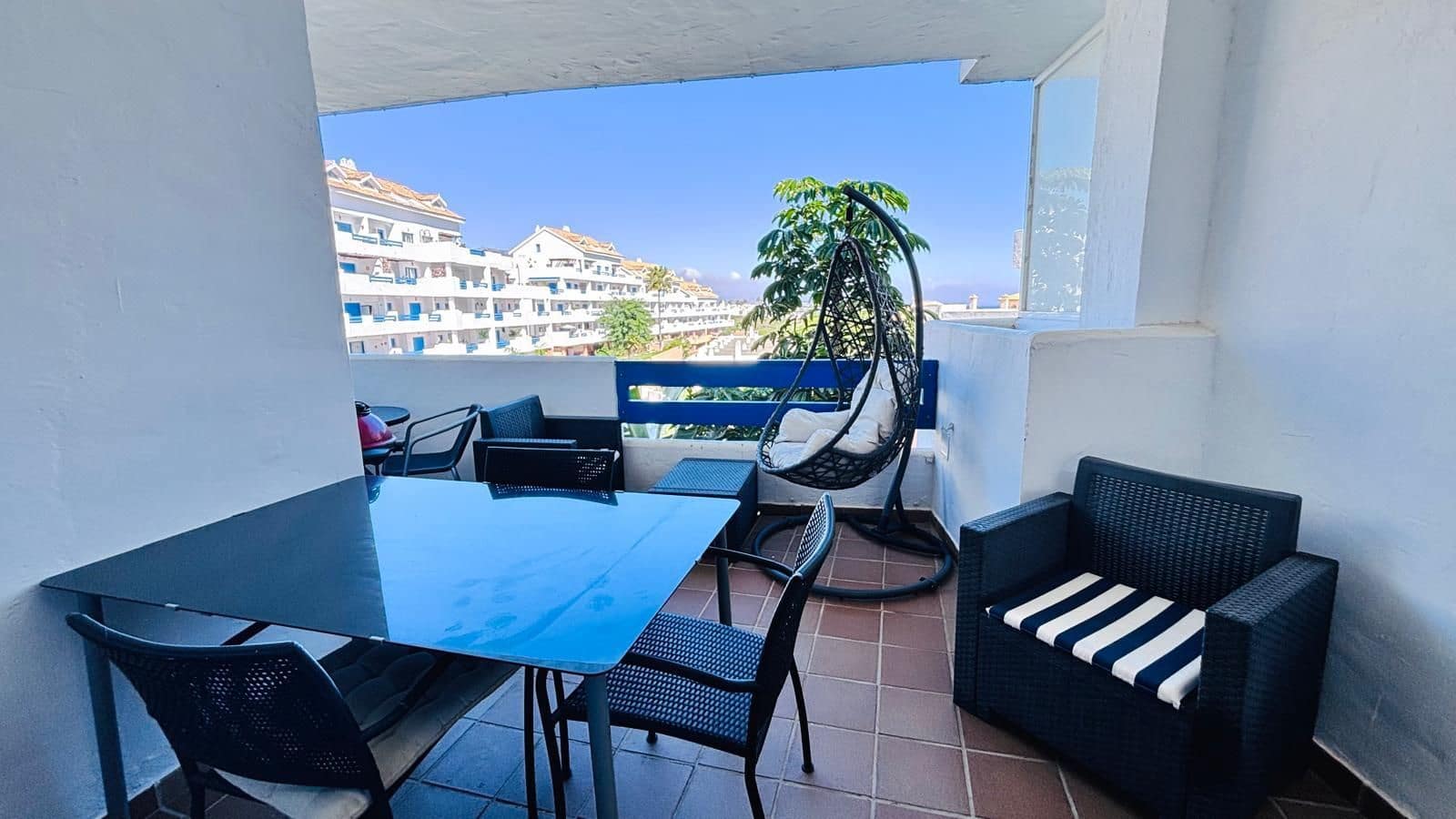 Apartamento de 2 habitaciones en La Duquesa / Puerto de la Duquesa en venta con piscina garaje - 299.995 € (Ref: 10180564)