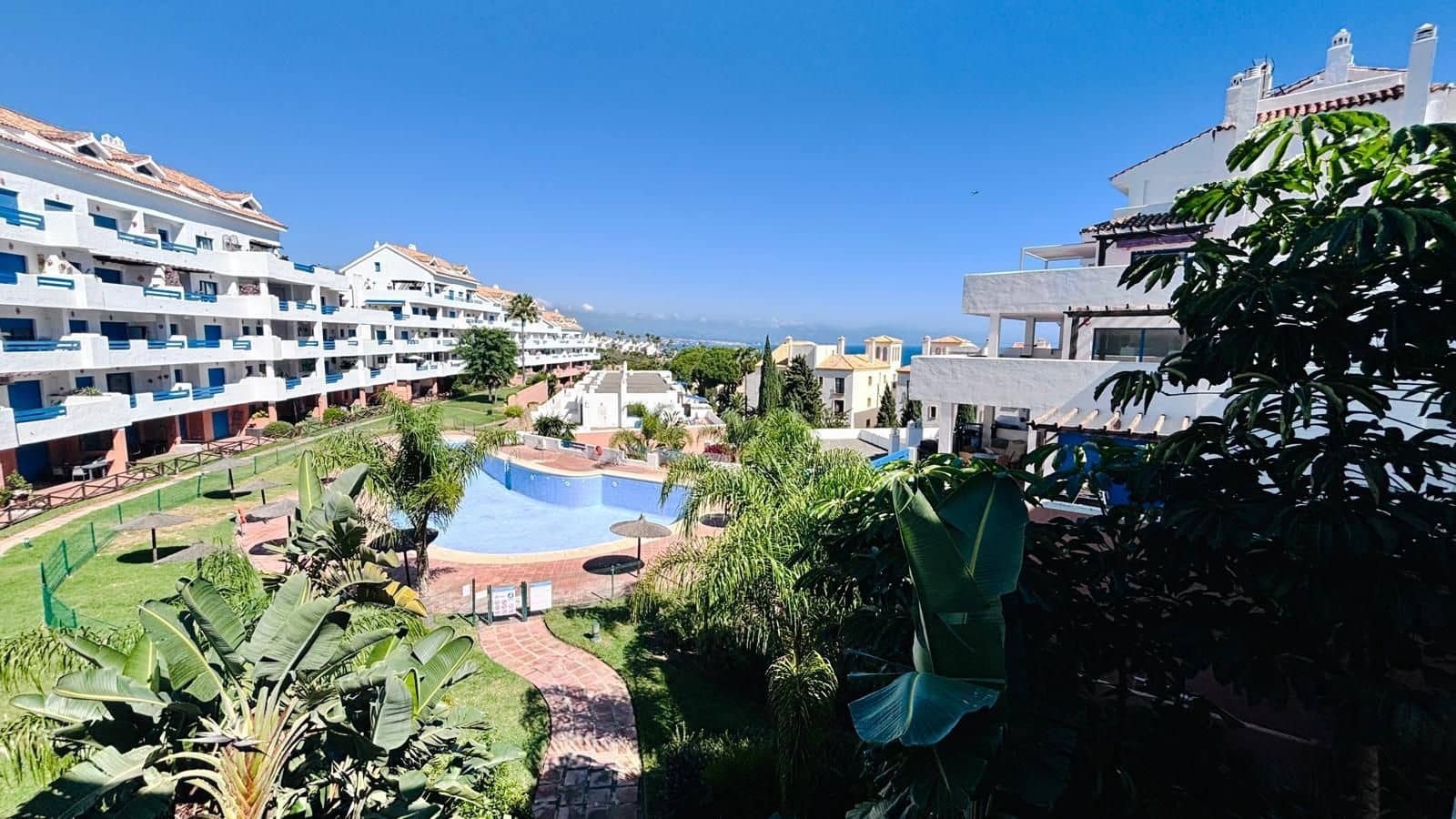 Apartamento de 2 habitaciones en La Duquesa / Puerto de la Duquesa en venta con piscina garaje - 299.995 € (Ref: 10180564)