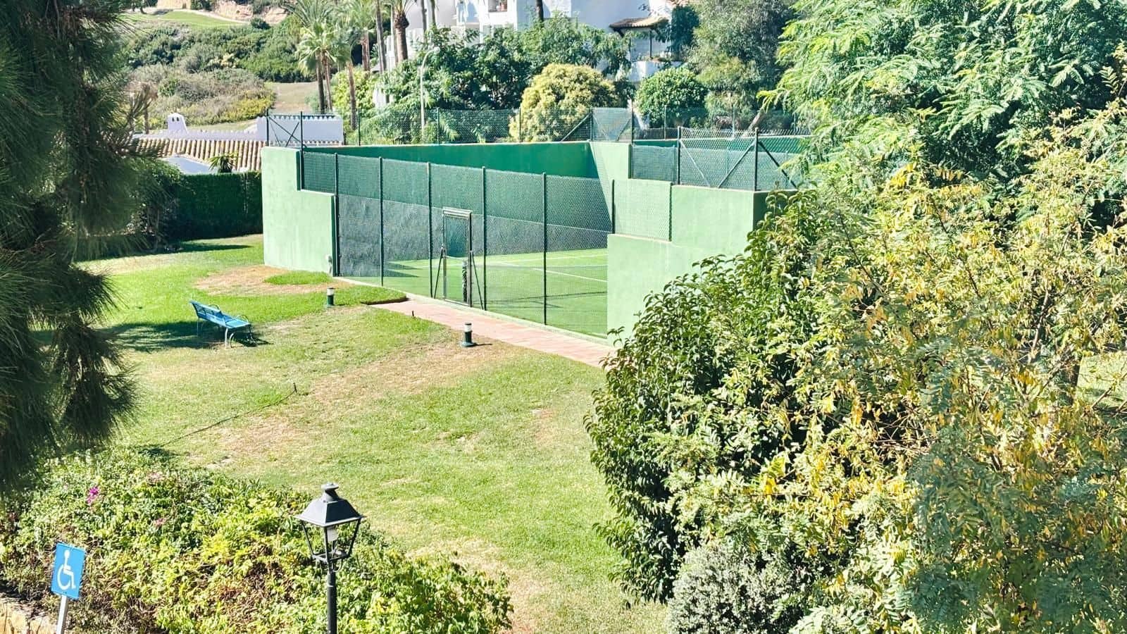 Apartamento de 2 habitaciones en La Duquesa / Puerto de la Duquesa en venta con piscina garaje - 299.995 € (Ref: 10180564)
