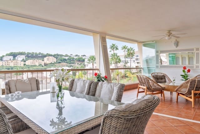 2 soverom Leilighet til salgs i Miraflores, Málaga by med svømmebasseng garasje - € 499 000 (Ref: 10180565)