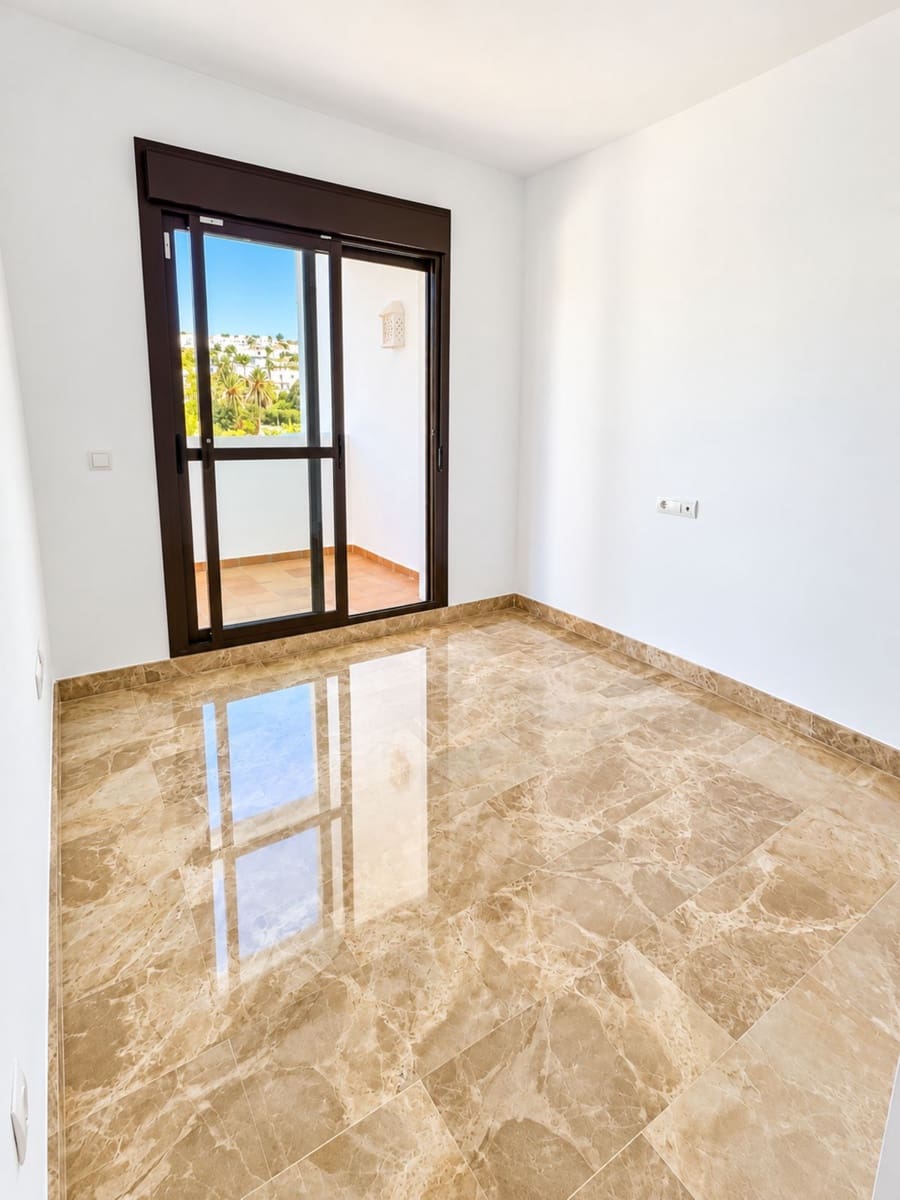 3 soverom Leilighet til salgs i New Golden Mile med svømmebasseng garasje - € 489 000 (Ref: 10180566)