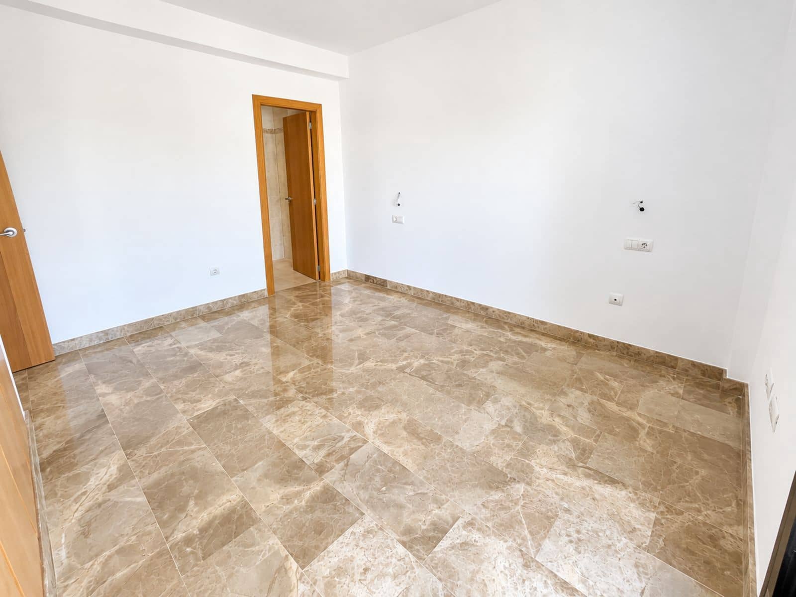 3 soverom Leilighet til salgs i New Golden Mile med svømmebasseng garasje - € 489 000 (Ref: 10180566)
