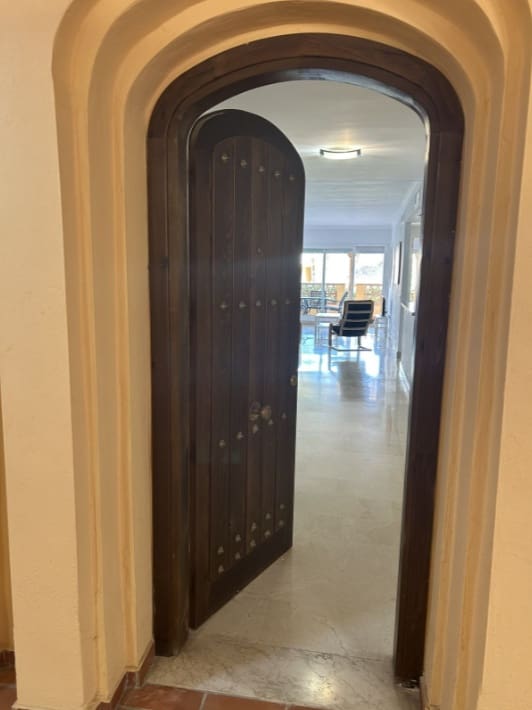 2 bedroom Apartment for sale in Elviria with pool - € 375,000 (Ref: 10183534)