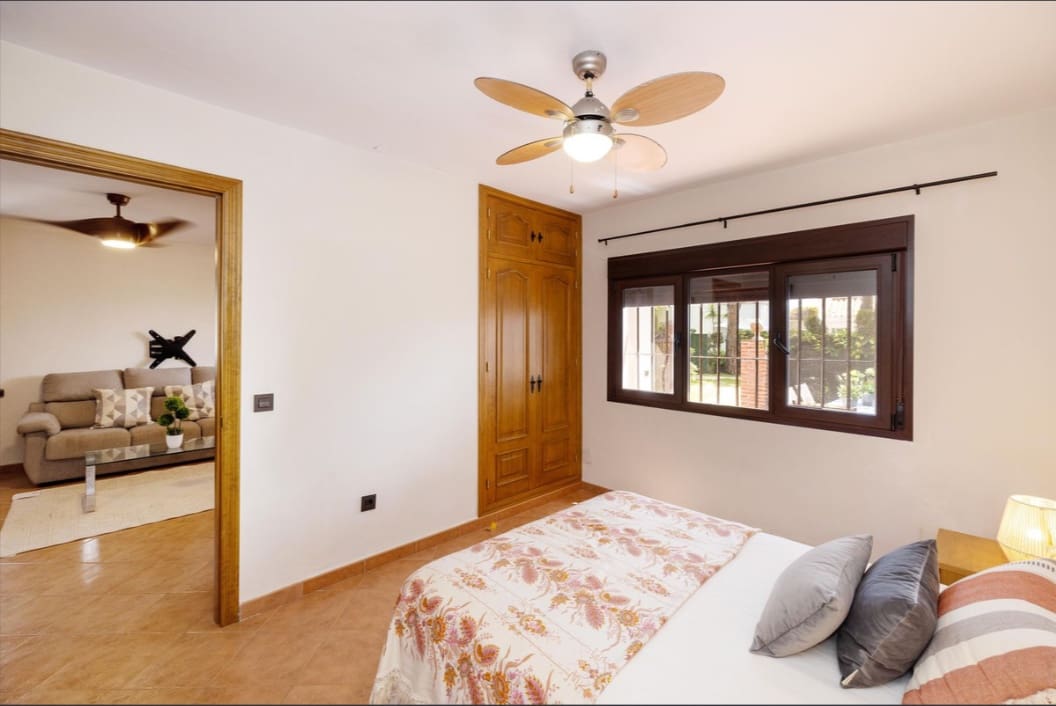3 soveværelse Byhus til salg i Estepona med swimmingpool - € 409.000 (Ref: 10183590)