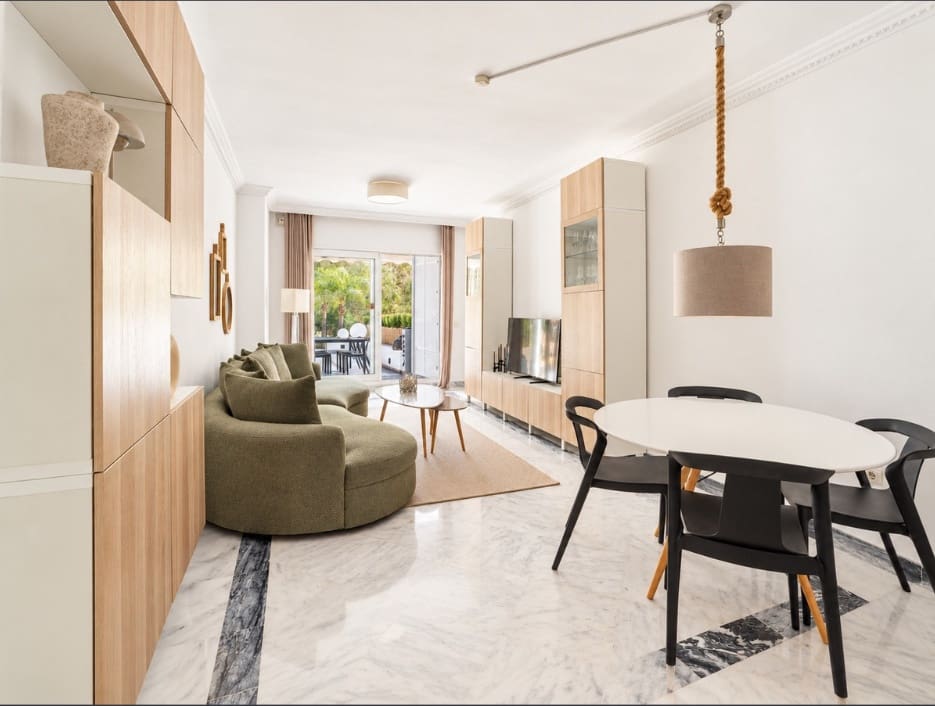 Apartamento de 2 habitaciones en Nueva Andalucia en venta con piscina garaje - 489.000 € (Ref: 10183609)