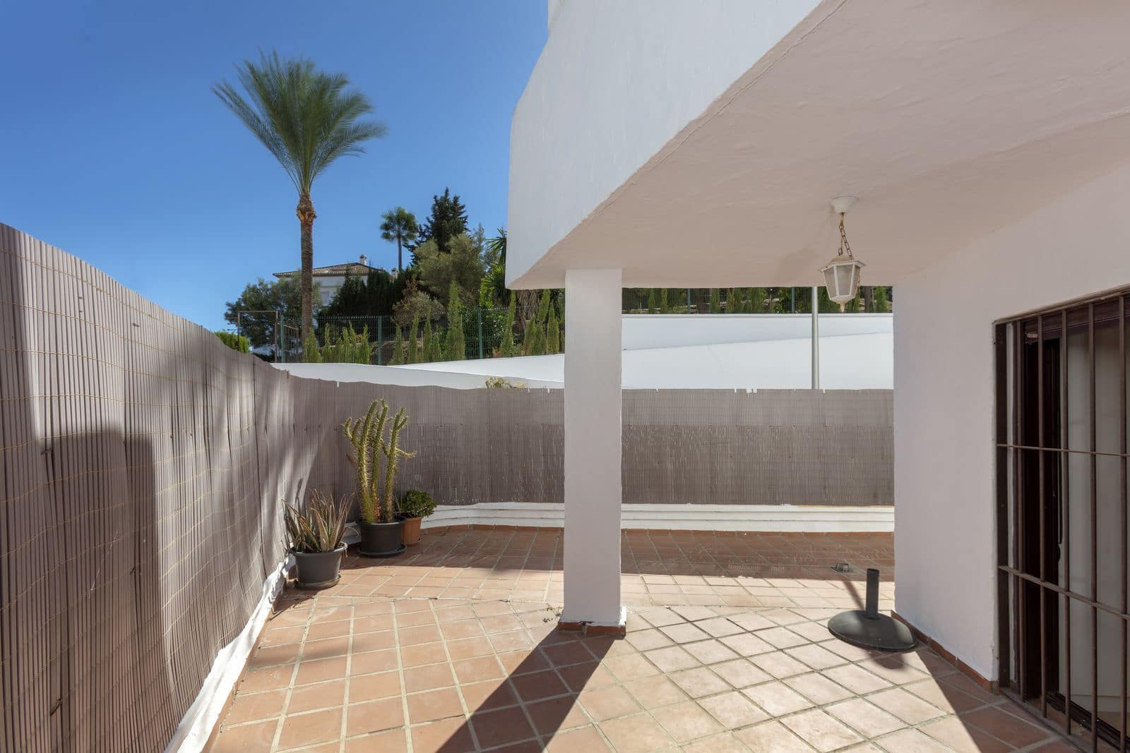 2 soveværelse Lejlighed til salg i Nueva Andalucia med swimmingpool garage - € 469.000 (Ref: 10184767)